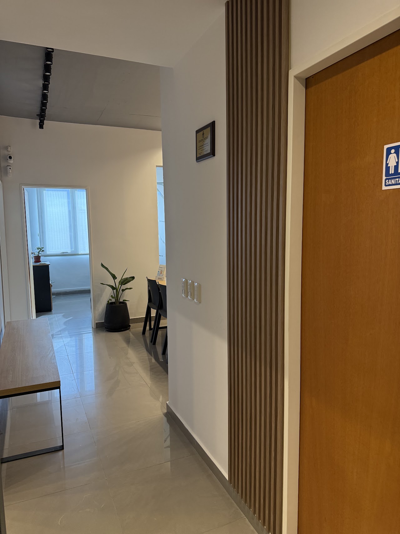 Sala de reuniones con vista a la ciudad